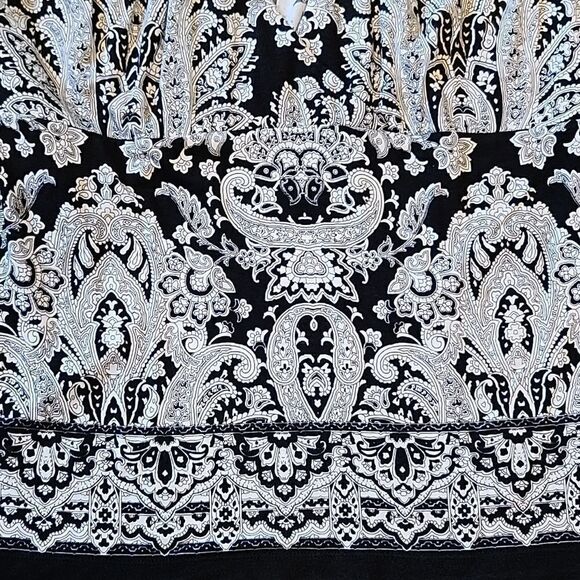 Black and white summer v neck top size M - Picture 4 of 8